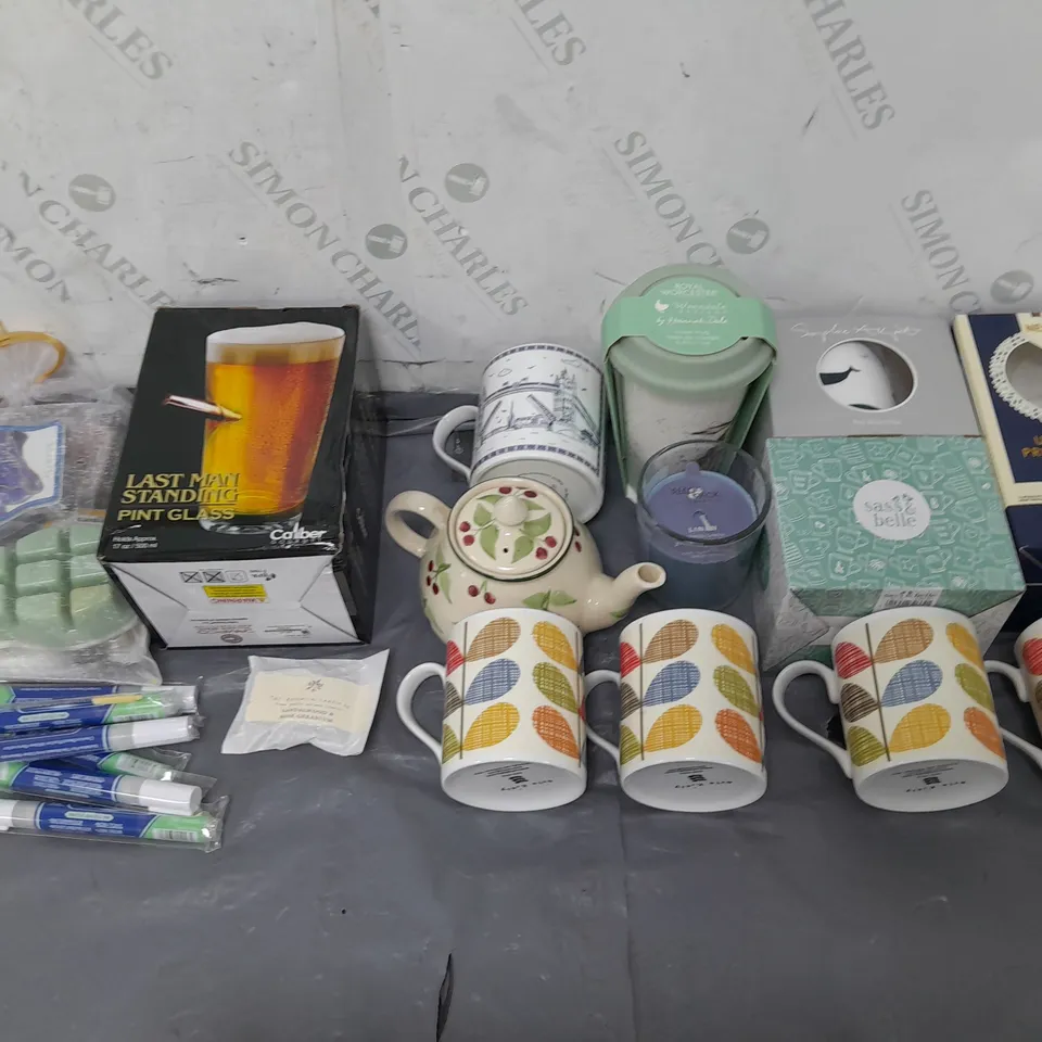 TOTE OF APPROX 10 HOUSEHOLD ITEMS TOO INCLUDE TEAPOT, MUGS, PINT GLASS, AND CANDLES ETC. 