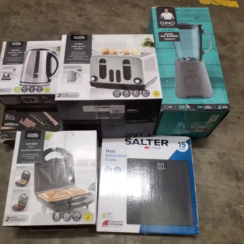 PALLET CONTAINING ASSORTED PRODUCTS INCLUDING 4-SLICE TOASTER, GLASS JUG BLENDER, ELECTRIC SCALE, & 3-IN-1 SANDWICH TOASTER