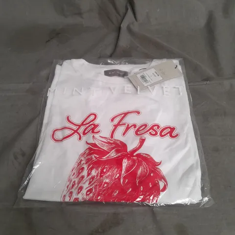BAGGED MINT VELVET STRAWBERRY TSHIRT IN IVORY SIZE S