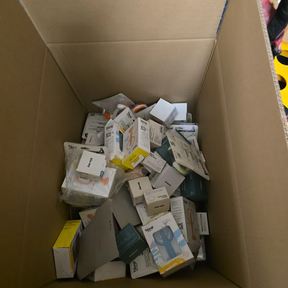 BOX OF APPROXIMATELY 50 ASSOERTED BABY BOTTLE PRODUCTS
