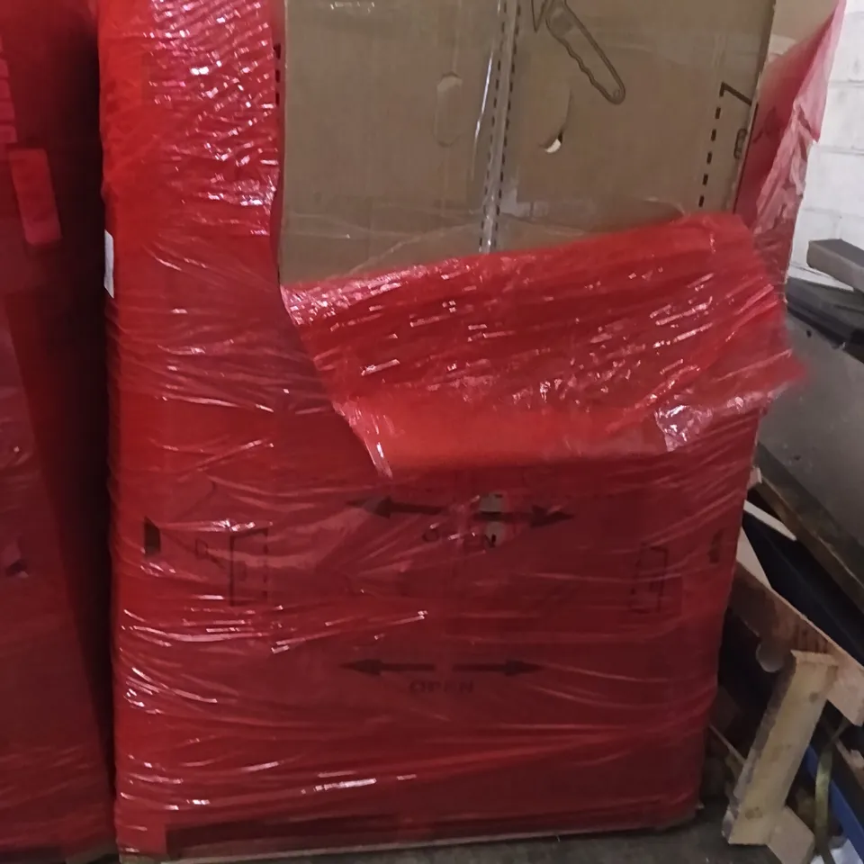 PALLET OF ASSORTED ITEMS INCLUDING - FLOOR MAT, PUZZLE ACCESSORIES 
