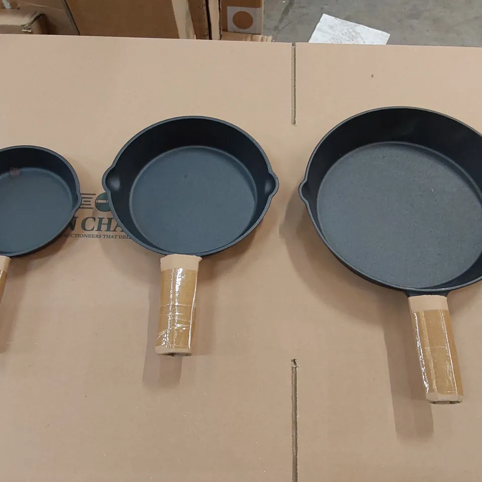 VONSHEF CAST IRON NON STICK PAN 3 PIECE SET (1 ITEM)