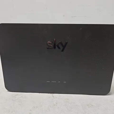 SKY SR 204 BROADBAND ROUTER WIFI HUB