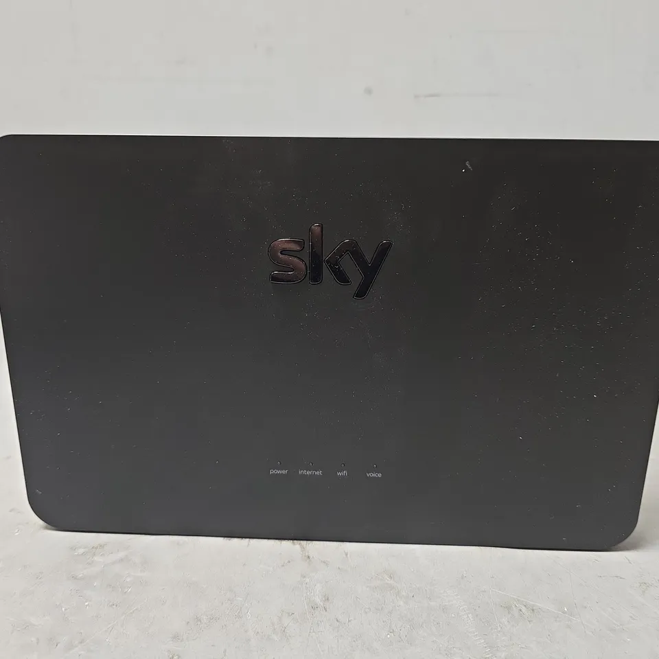 SKY SR 204 BROADBAND ROUTER WIFI HUB
