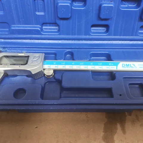 DIGITAL CALIPER WITH CASE