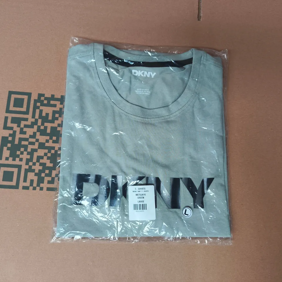 BAGGED DKNY T-SHIRT IN GREEN SIZE LARGE