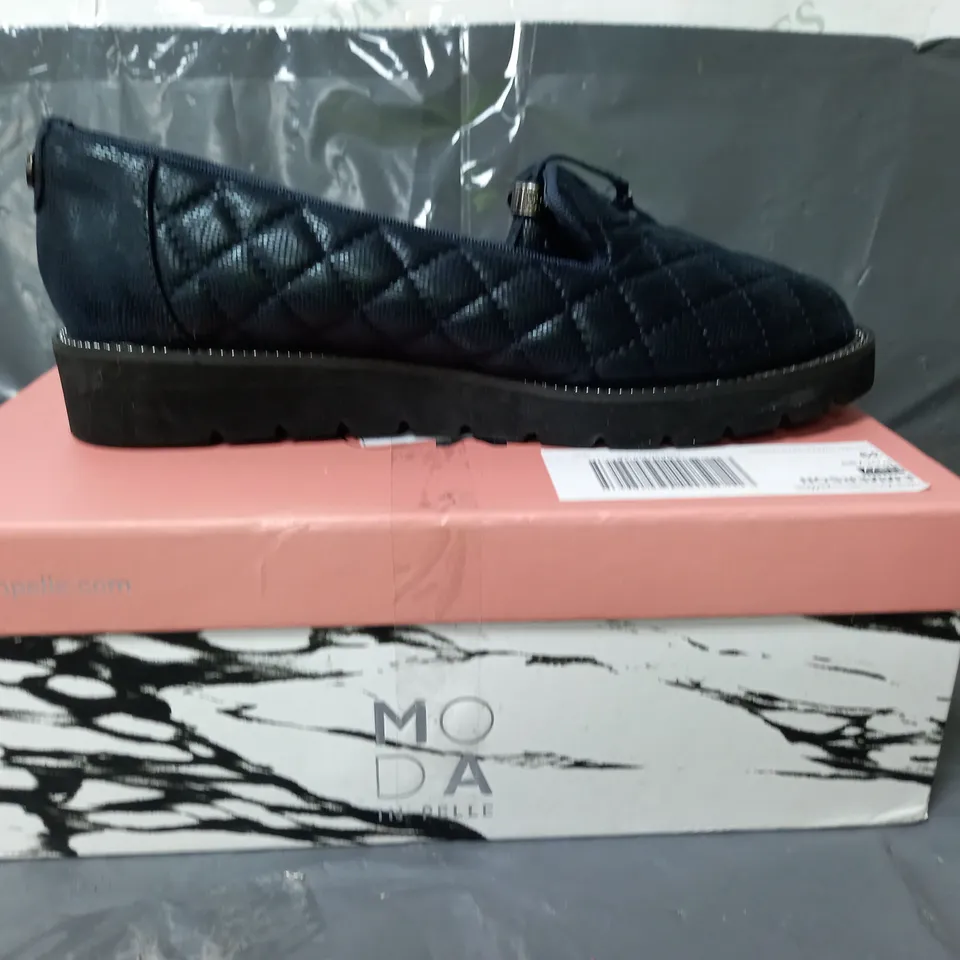 MODA IN PELLE EMMERSON QUILTED LOAFERS NAVY SIZE 6