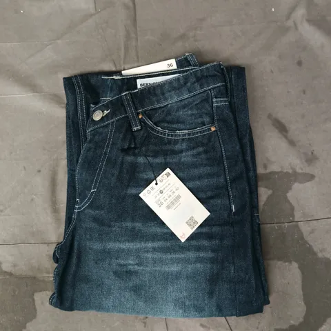 BERSHKA SLOUCHY JEANS IN DARK BLUE SIZE UK 08