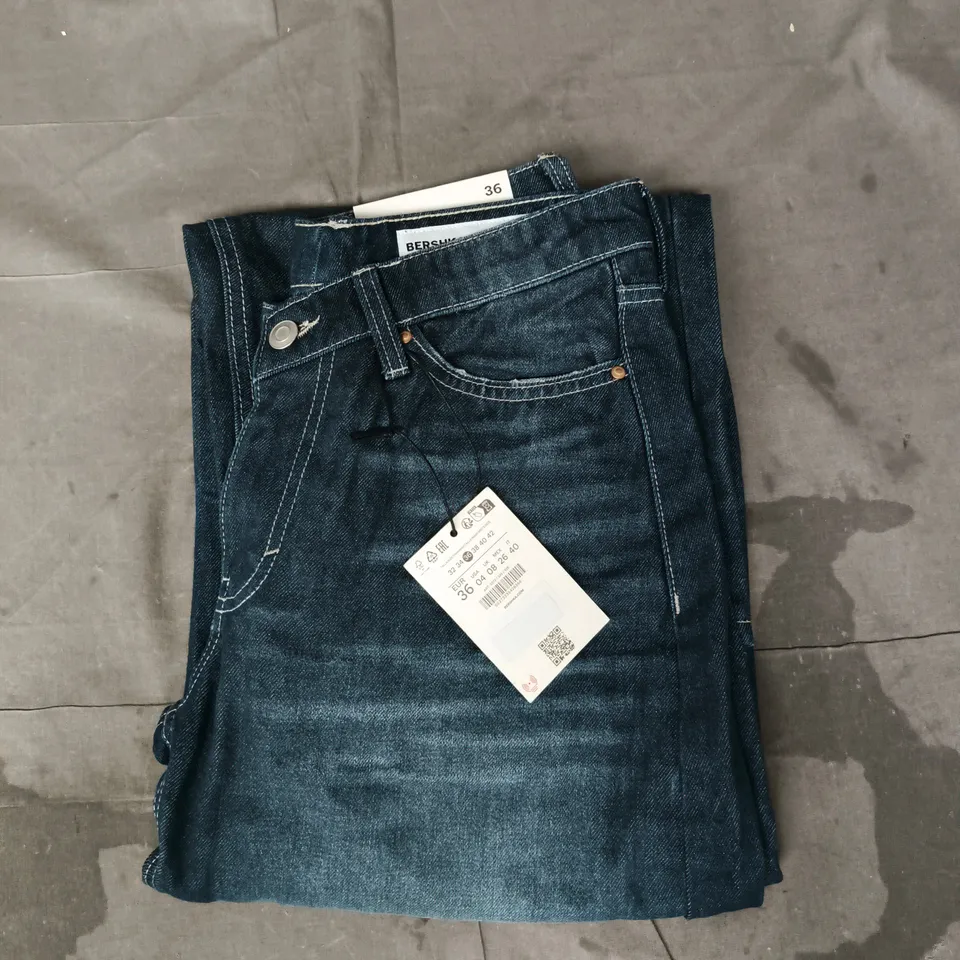 BERSHKA SLOUCHY JEANS IN DARK BLUE SIZE UK 08