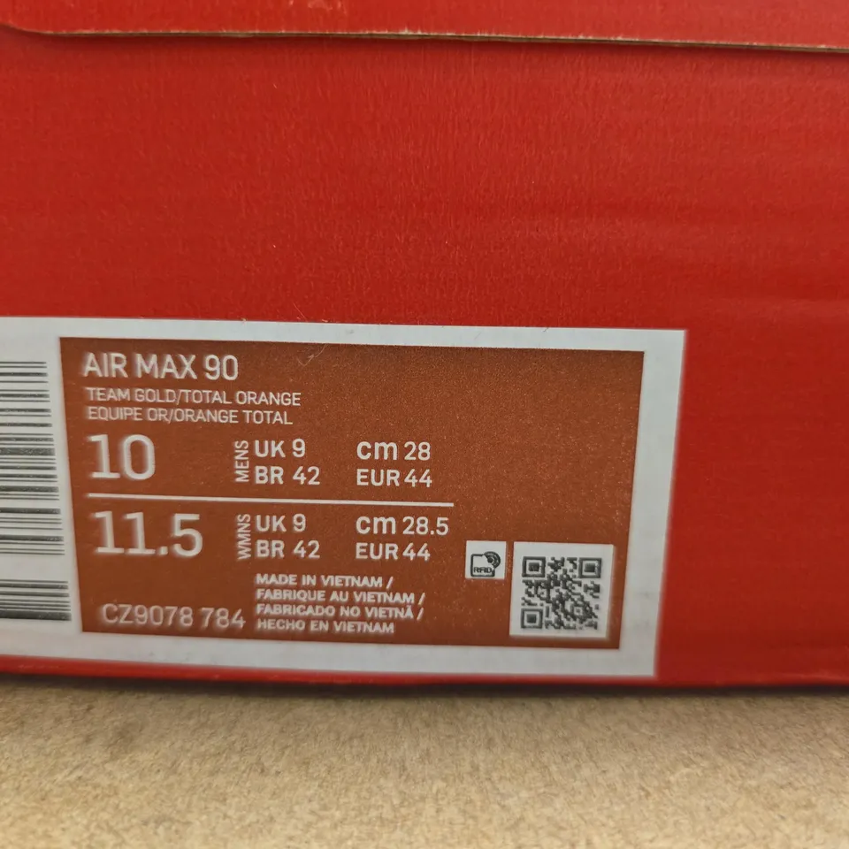BOXED PAIR OF NIKE AIR MAX 90 TRAINERS - UK SIZE 9