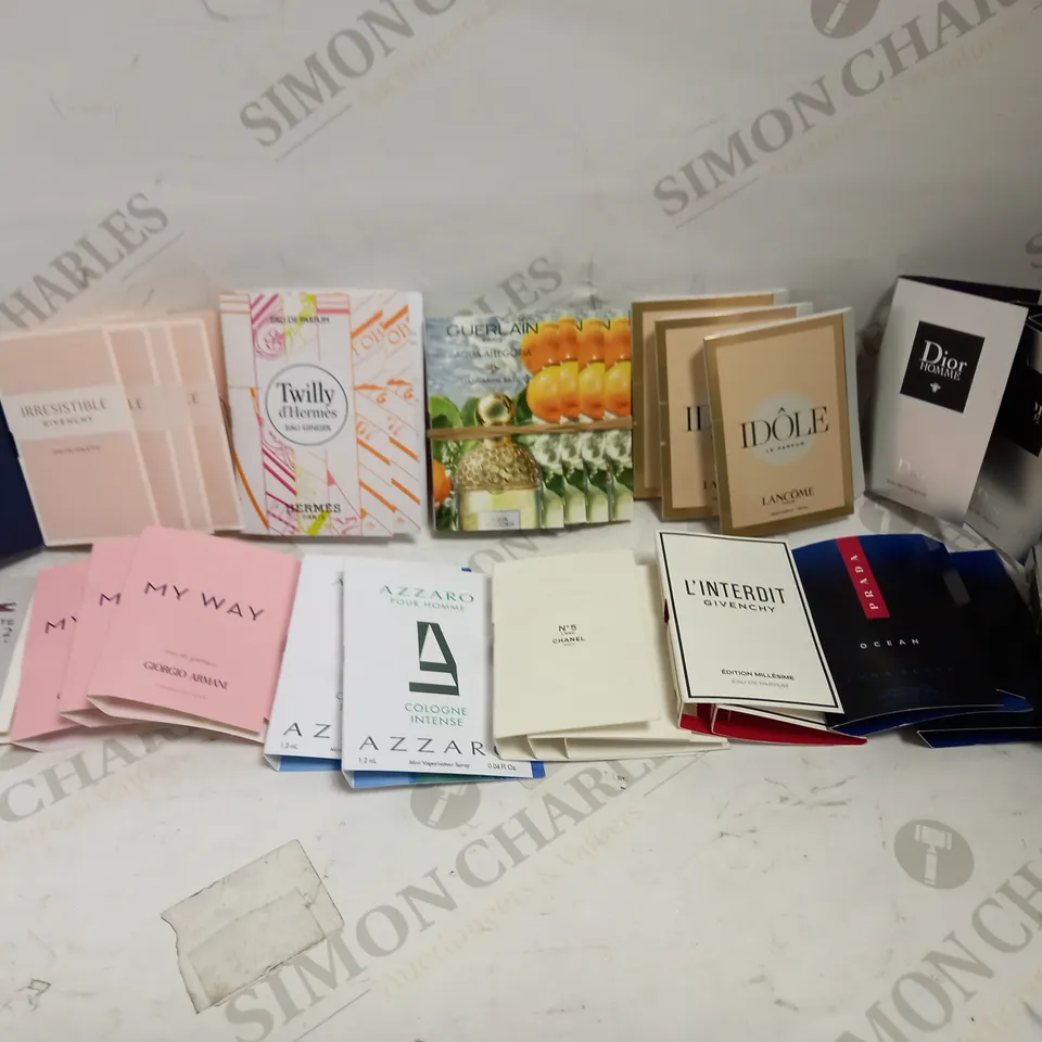 LOT OF APPROXIMATELY 35 DESIGNER FRAGRANCE SAMPLES, TO INCLUDE CHANEL, PRADA, DIOR, HERMES, ETC