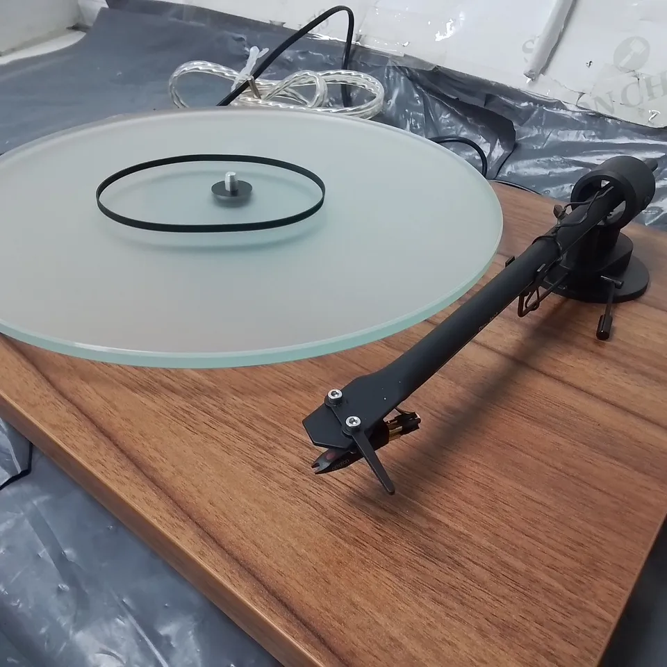 PROJECT T1 TURNTABLE IN WALNUT