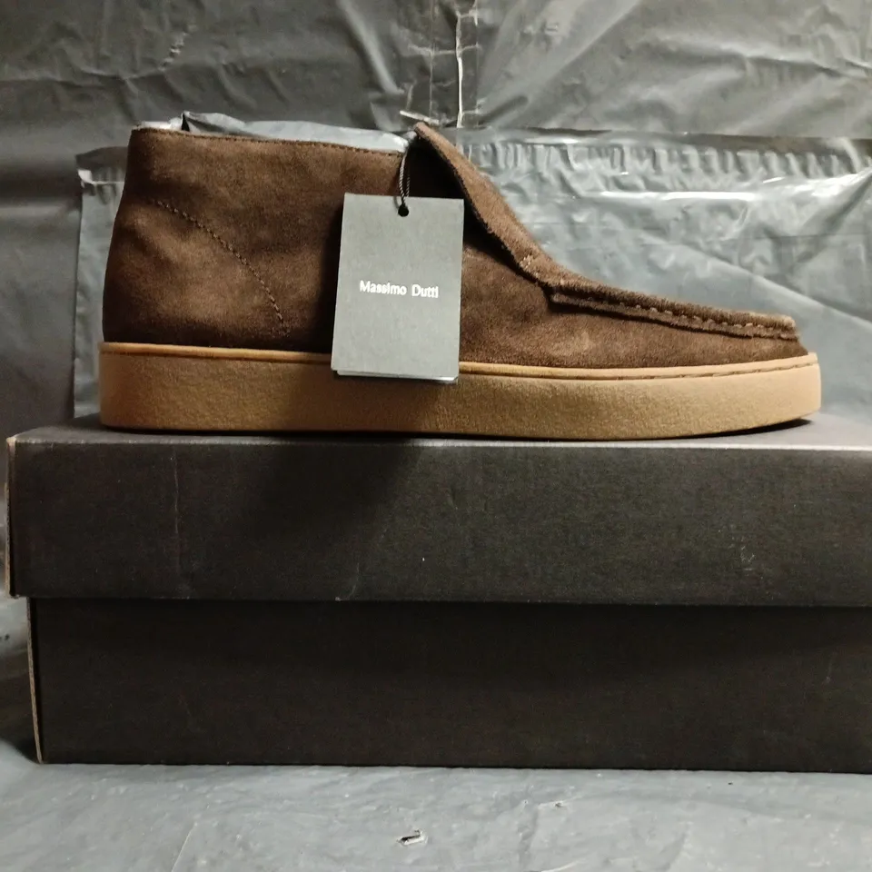 BOXED PAIR OF MASSIMO DUTTI SHOES IN BROWN SIZE UK 7