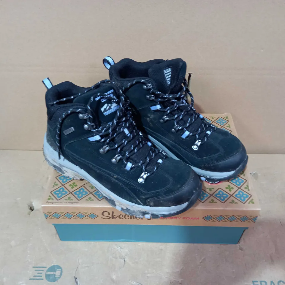 BOXED PAIR OF SKECHERS - SIZE 6.5