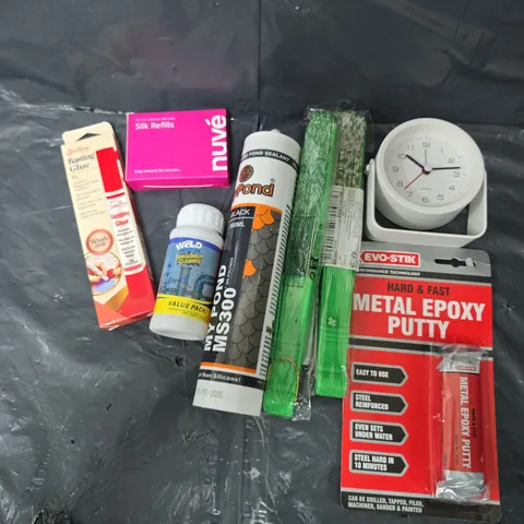 APPROXIMATELY 15 ASSORTED HOUSEHOLD PRODUCTS TO INCLUDE EPOXY PUTTY, DRAIN CLEANER, TABLE CLOCK ETC