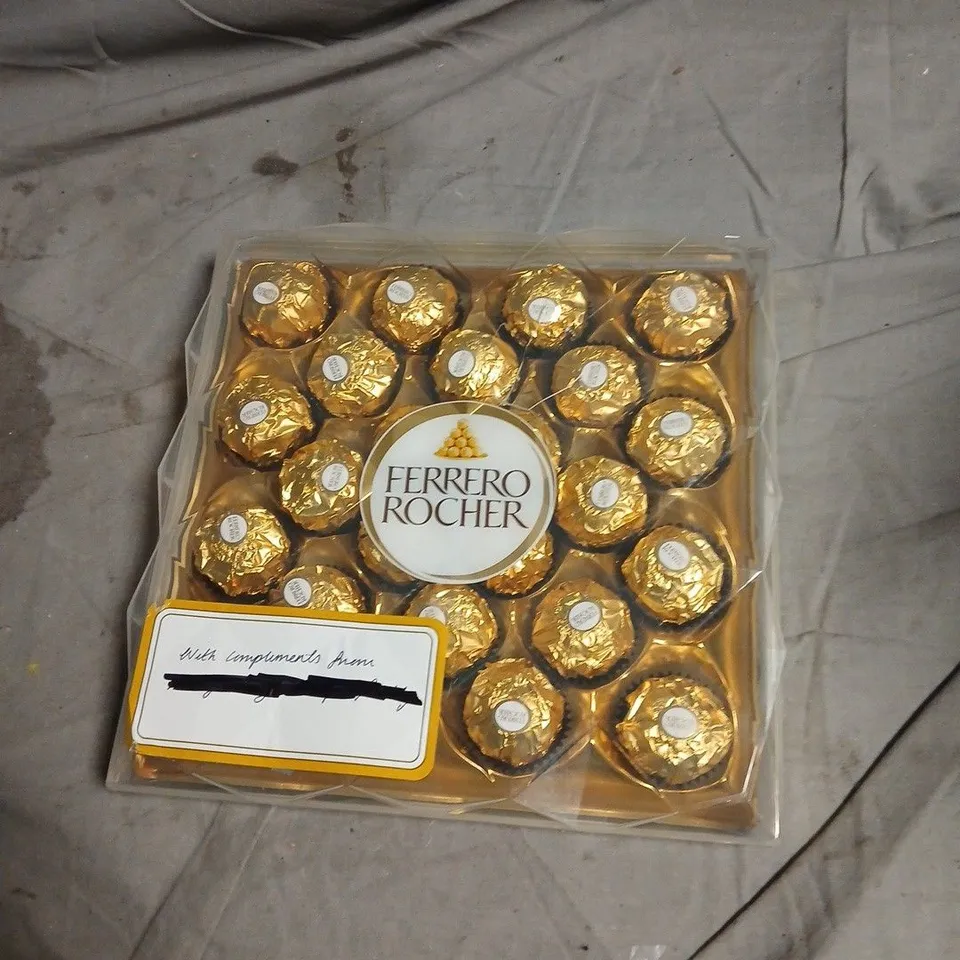 APPROXIMATELY 10 ASSORTED FOOD ITEMS INCLUDING FERRERO ROCHER , HYGGE HOT CHOCOLATE AND CAJUN RUB