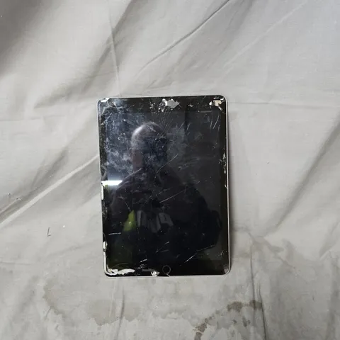 APPLE IPAD TABLET – CRACKED FRONT DISPLAY
