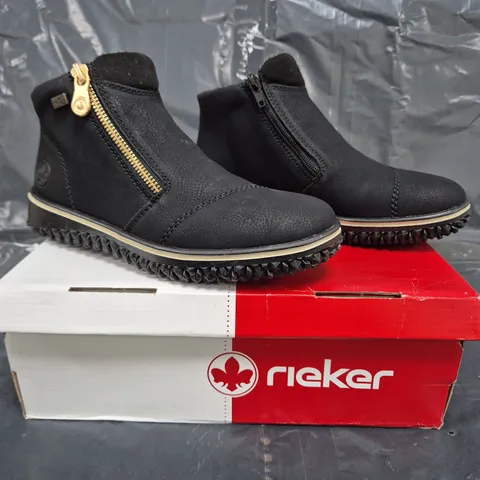 BOXED PAIR OF RIEKER ZIP ANKLE BOOTS IN BLACK SIZE 4