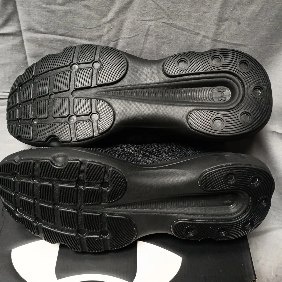 BOXED UNDER ARMOUR HOVR INFINITE MEN'S RUNNING SHOES - BLACK, UK 9 (EU 44)