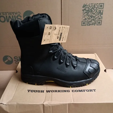 BOXED PAIR OF AMBLERS FS999 SAFETY BOOTS - 10