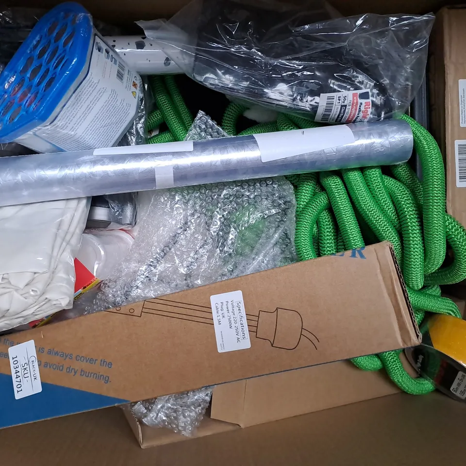 BOX OF APPROXIMATELY 20 ASSORTED HOUSEHOLD ITEMS TO INCLUDE INTELLIGENT VACUUM CLEANER, VINYL CLIPBOARD, SPRAY BOTTLE, ETC