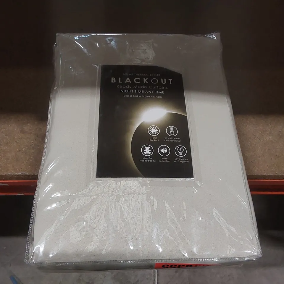 BAGGED SOLAR THERMAL EYELET BLACKOUT CURTAIN - 168 x 137cm