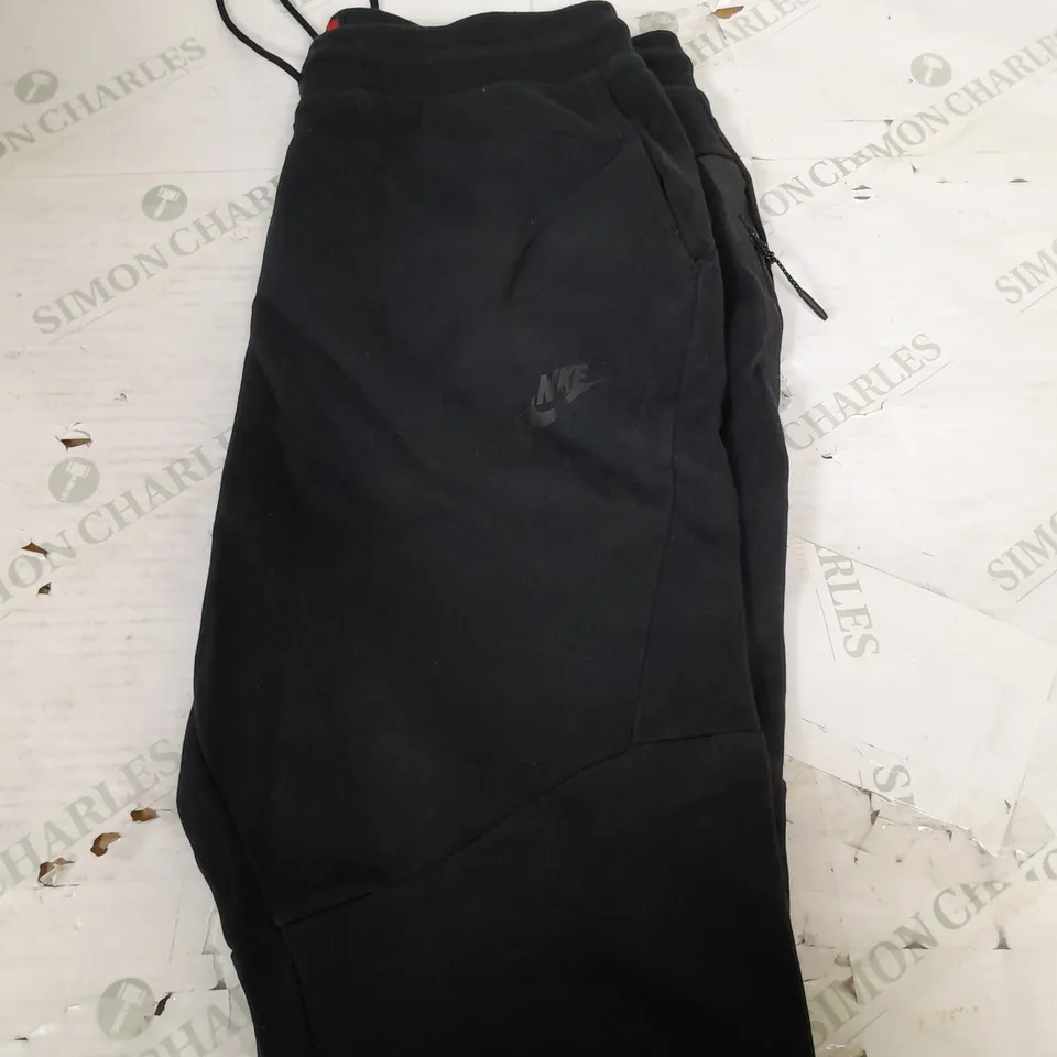 NIKE LOGO TRACKSUIT BOTTOMS SIZE L