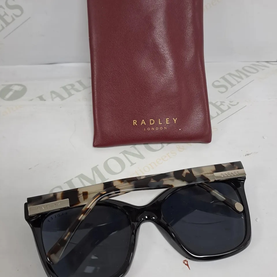 RADLEY SUNGLASSES IN GLOSS BLACK