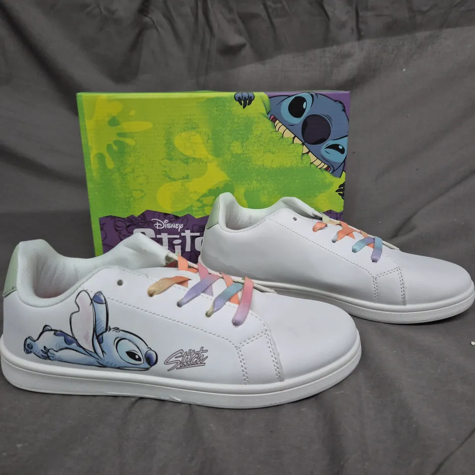 BOXED PAIR OF DISNEY STITCH WHITE LOW TRAINERS - SIZE 41 