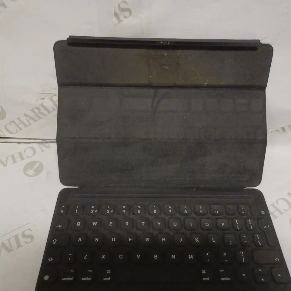 APPLE A1829 SMART KEYBOARD - BLACK