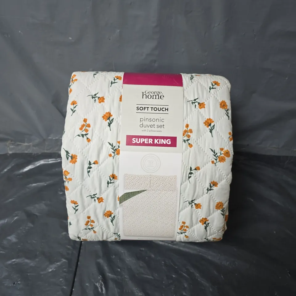 HOME PINSONIC DUVET SET IN FLORAL WHITE MULTI - SUPER KING