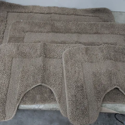 BAGGED EUNJI 2 RECTANGLE AND 2 U-SHAPED BATH MATS (1 ITEM)