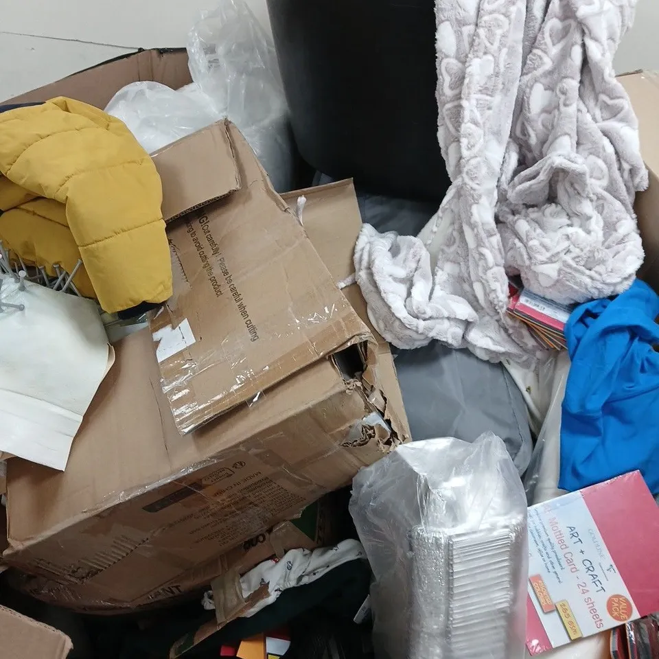 PALLET OF APPROXIMATELY 50 ASSORTED ITEMS TO INCLUDE MOTTLED A5 CARD , HALLOWEEN MASK AND CLOTHING