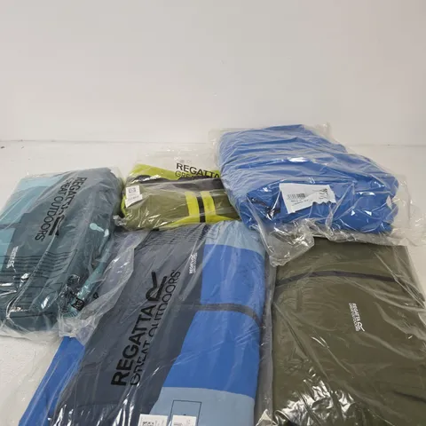 APPROXIMATELY 5 ASSORTED BRAND NEW REGATTA CHILDRENS CLOTHING ITEMS IN VARIOUS SIZES, STYLES & COLOURS TO INCLUDE FRELTON JACKET, HIGHTON JACKET ETC 