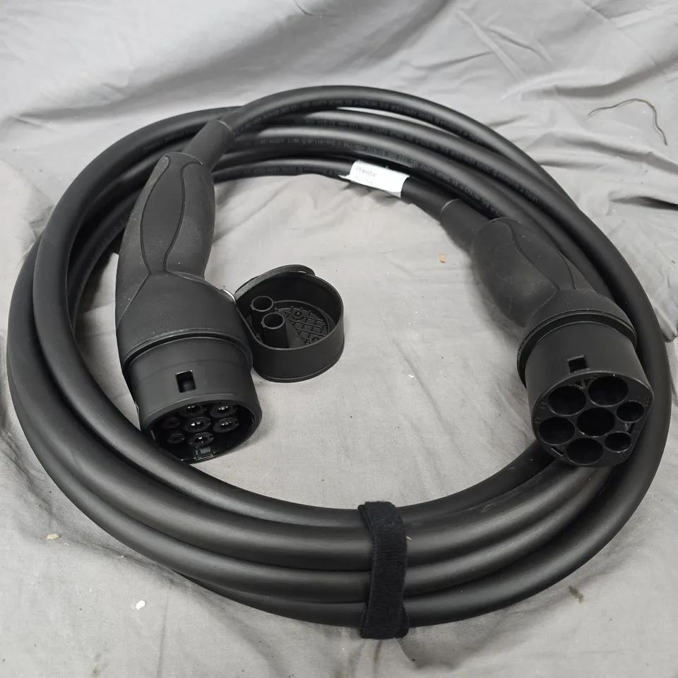 EV CHARGING CABLE – TYPE 2 TO TYPE 2, 7-PIN CONNECTORS