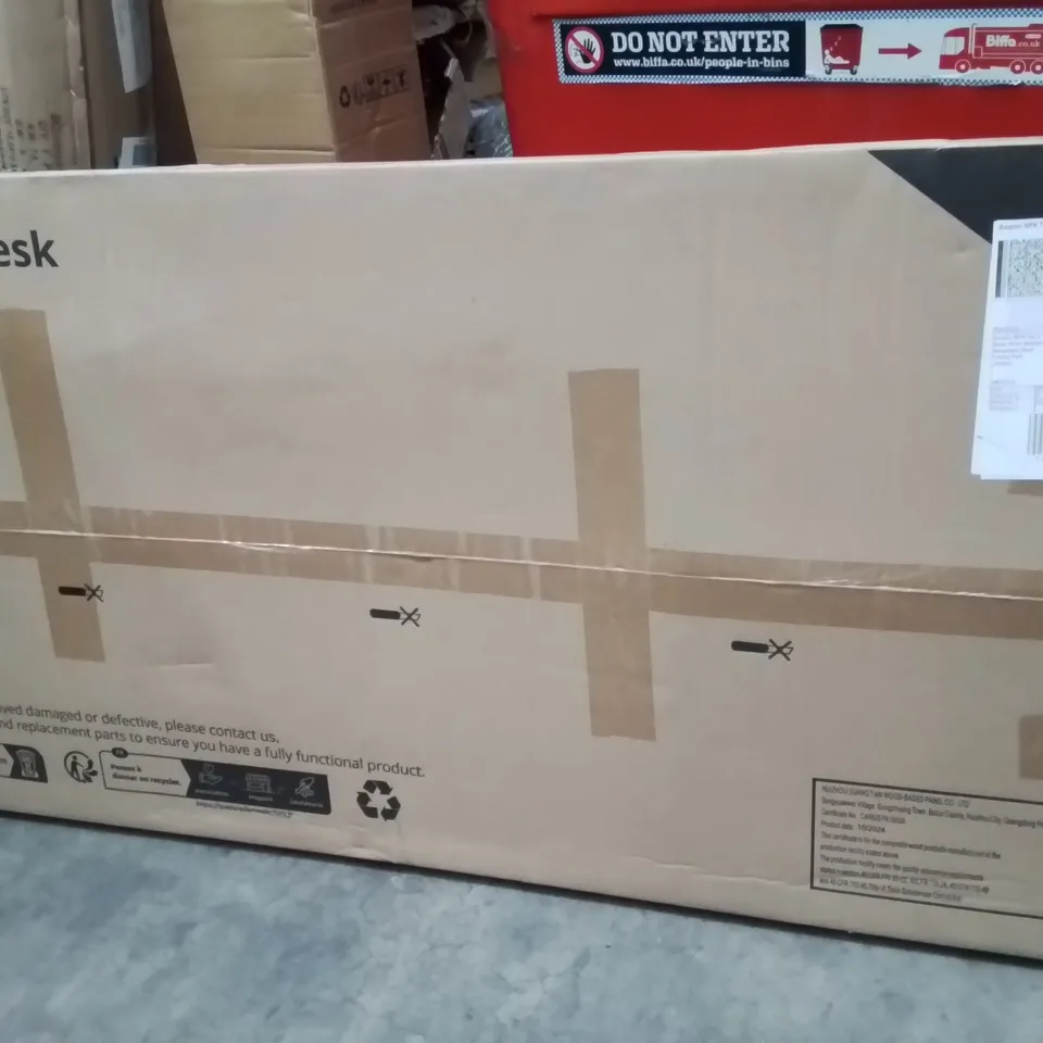 BOXED COMPUTER DESK