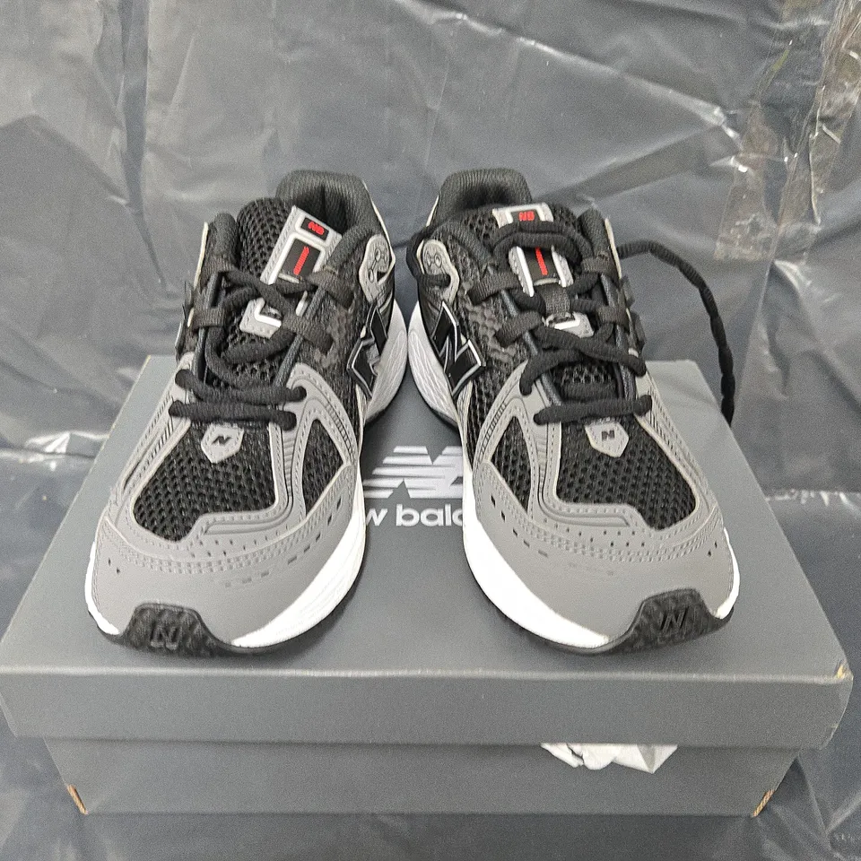 BOXED PAIR OF NEW BALANCE 1906R TRAINERS IN BLACK/GREY - UK 1