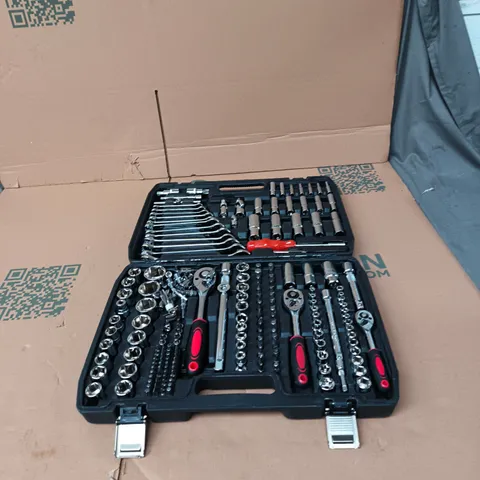 216-PIECE SOCKET SET IN BLACK CARRY CASE
