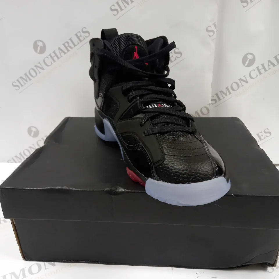 BOXED PAIR OF NIKE DQ8431 JUMPMAN TWO TREY TRAINERS UK SIZE 6