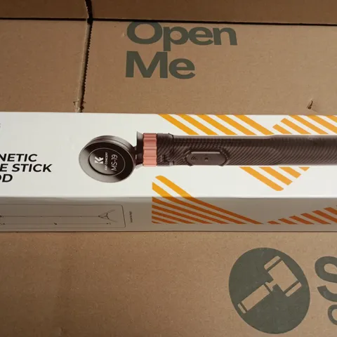 MAGNETIC SELFIE STICK TRIPOD 