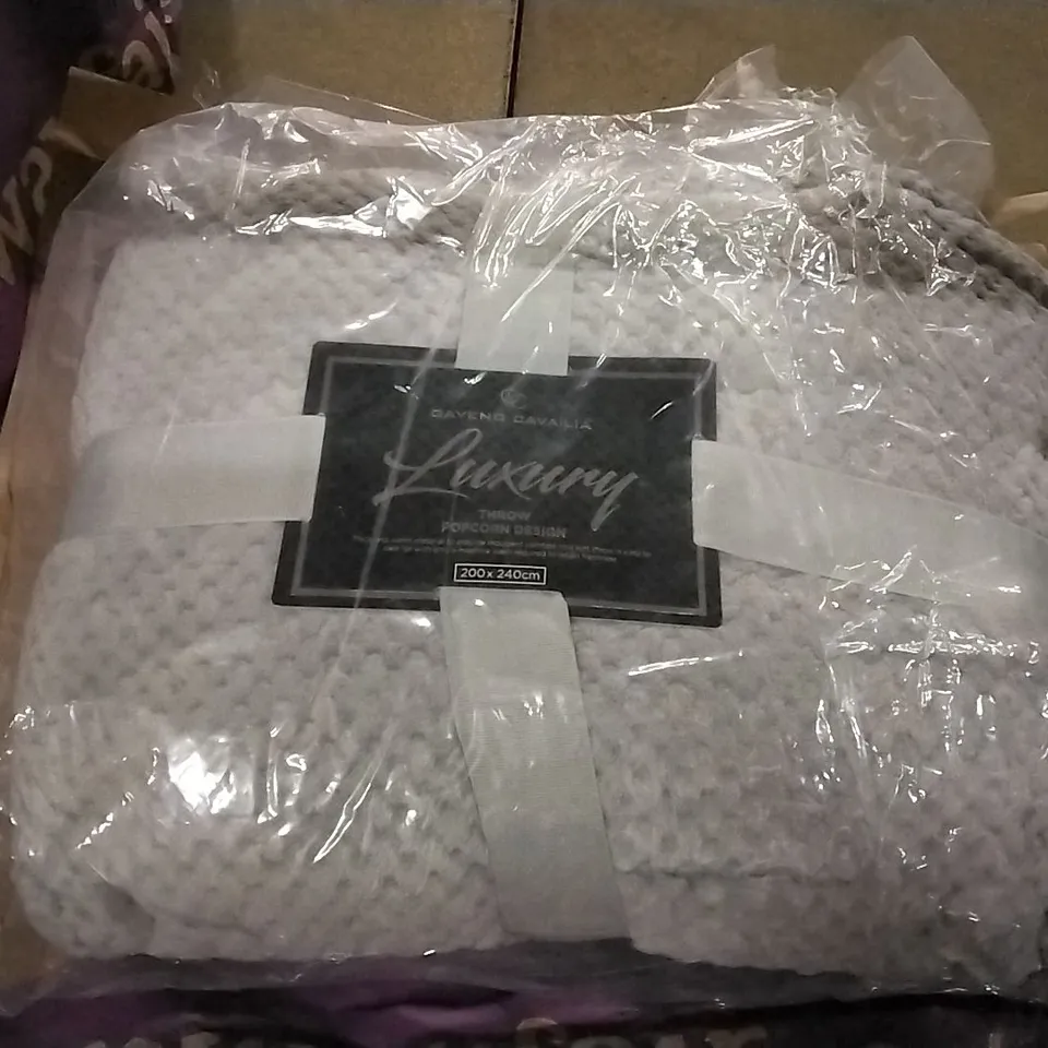 BAGGED REBECCA THROW SILVER 200×240CM