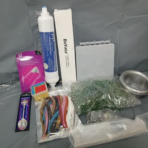 APPROXIMATELY 16 ASSORTED HOUSEHOLD ITEMS TO INCLUDE SUEDE HEEL GRIPS, LAPTOP STAND, SOLDERING PASTE, ETC