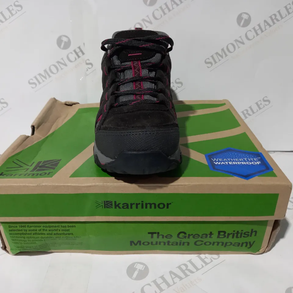 BOXED PAIR OF KARRIMOR MOUNT LOW SHOES IN BLACK/PINK UK SIZE 5.5