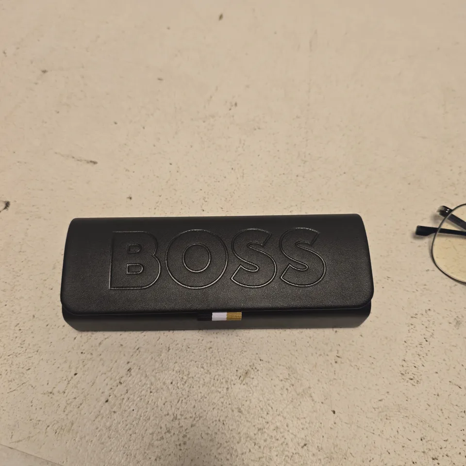HUGO BOSS EYEWEAR – METAL FRAME READING GLASSES WITH CASE 
