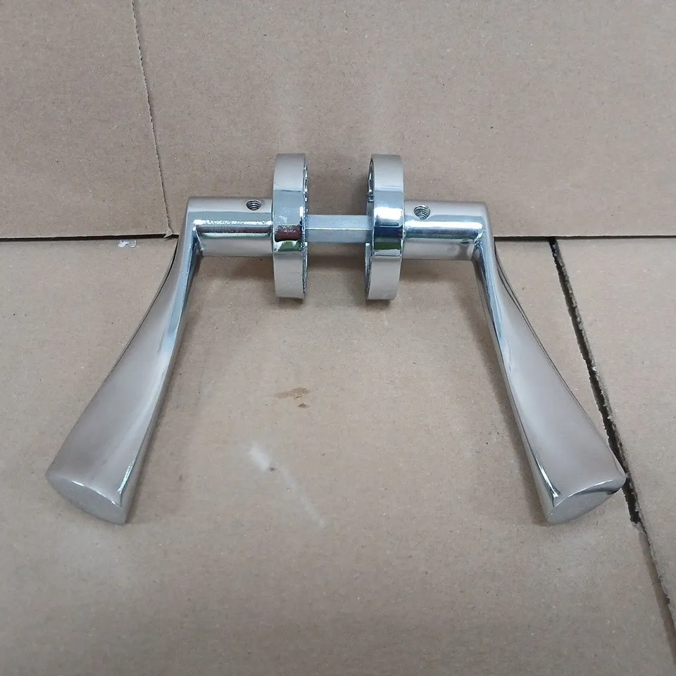 FLOW HARDWARE RANGE HUNTA FLOW LOBO DOOR HANDLE SET