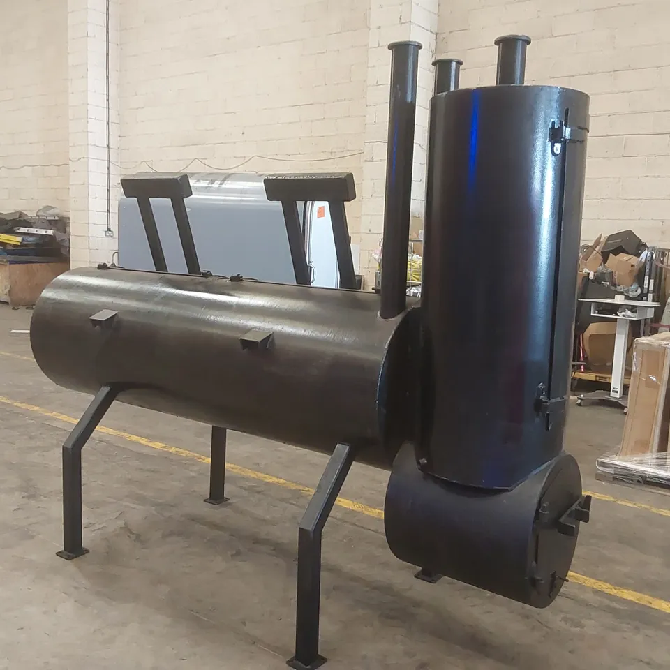 HEAVY DUTY CUSTOM-BUILT SMOKER MADE FROM 6MM STEEL PLATE, FINISHED IN BLACK HAMMERED PAINT