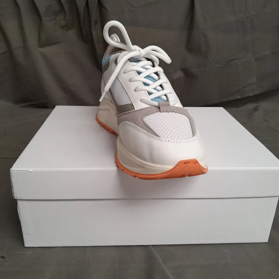BOXED PAIR OF CLEENS ESSENTIAL RUNNER SIZE 10