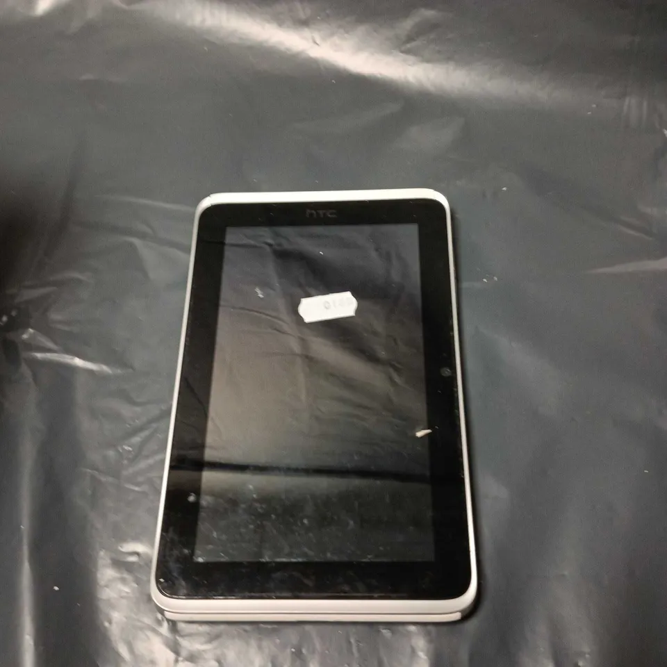 HTC TABLET  – SILVER BACK WITH WHITE CAMERA MODULE 