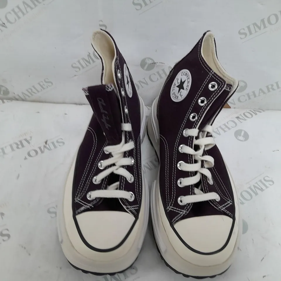 PAIR OF CONVERSE ALL STARS CHUCK TAILORS RAISED SHOES IN MAROON/WHITE - MENS 8