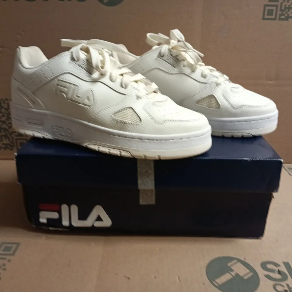 BOXED PAIR OF FILA TERATACH 600 TRAINERS IN WHITE SIZE UK 7